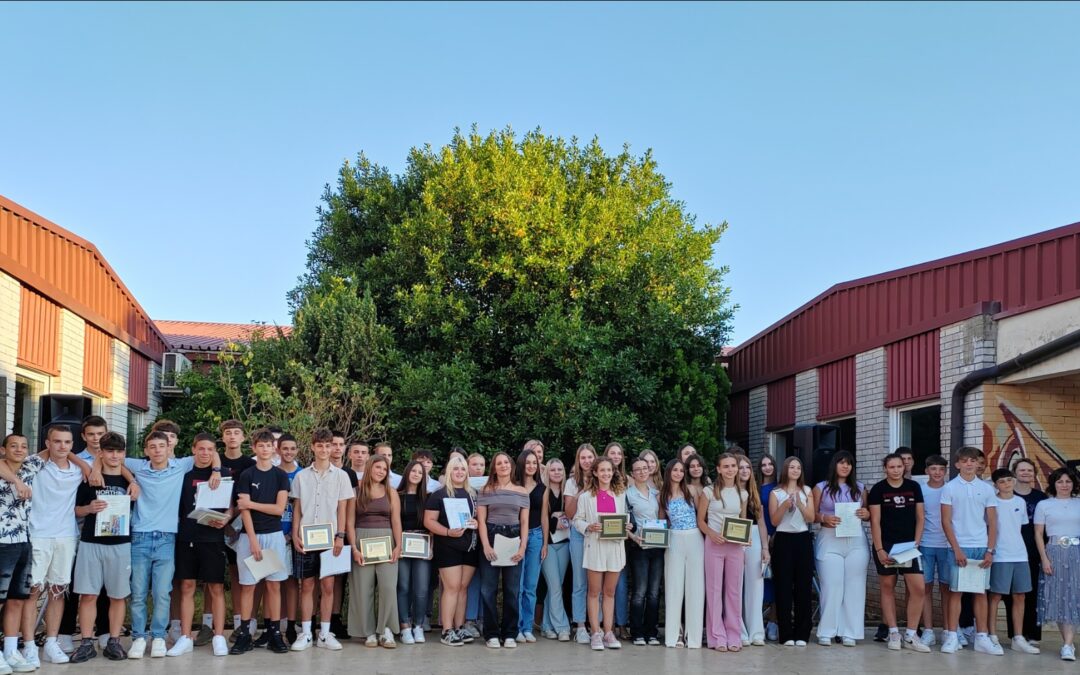 SVEČANA PODJELA SVJEDODŽBI OSMAŠIMA / CERIMONIA SOLENNE DI CONSEGNA DELLE PAGELLE AGLI ALUNNI DELLE OTTAVE CLASSI