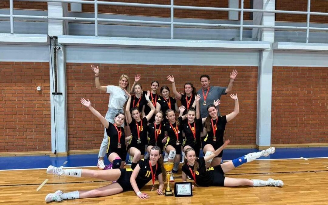Zlatna generacija odbojkašica OŠ Vodnjan! / La generazione d’oro delle pallavoliste della SEI Dignano!